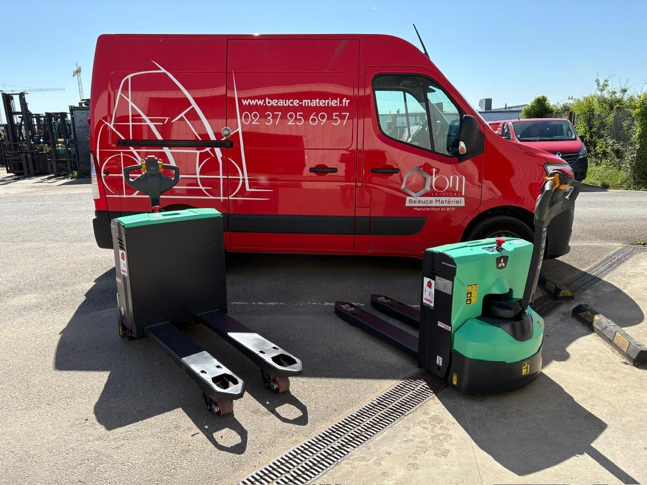 Livraison de 2 transpalettes Lithium MITSUBISHI