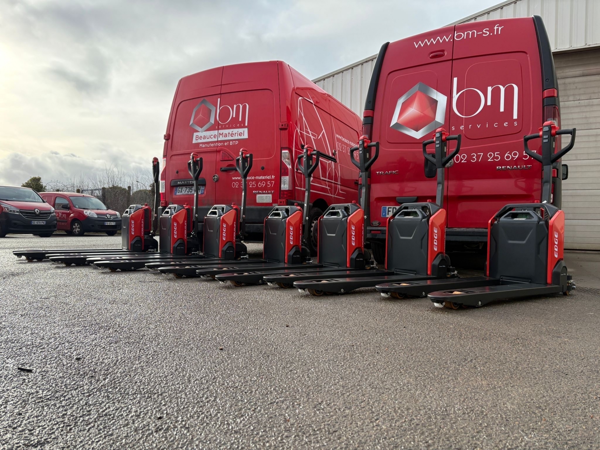 7 transpalettes électriques