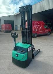 Gerbeur electrique accompagant 1 400 kg avec elvee intiale Mitsubishi SBP14N3I